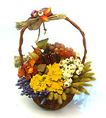 Bella cesta con flores secas de tonos naturales. Arreglo country seco apto para toda ocasiÃ³n.